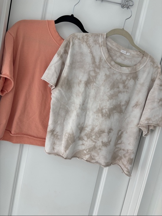 GAP Tops - Women’s Gap short short sleeved cropped sweatshirts size large